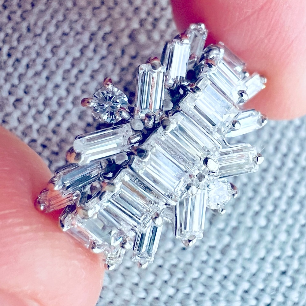 πHPπ18K White Gold Diamond Ring - Picture 11 of 11